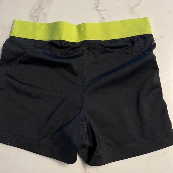 Nike pro shorts - Picture 2 of 2